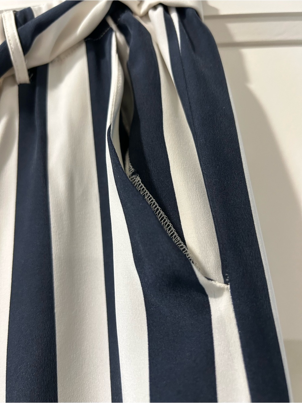 FRAME Silk Navy/Cream Wide Leg Belted Pants Size L - Picture 5 of 7